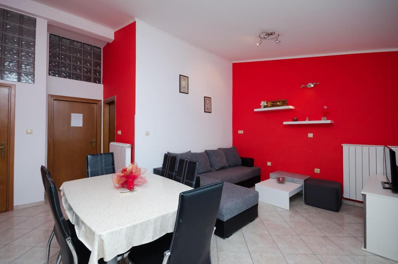 Apartment By The Sea In *