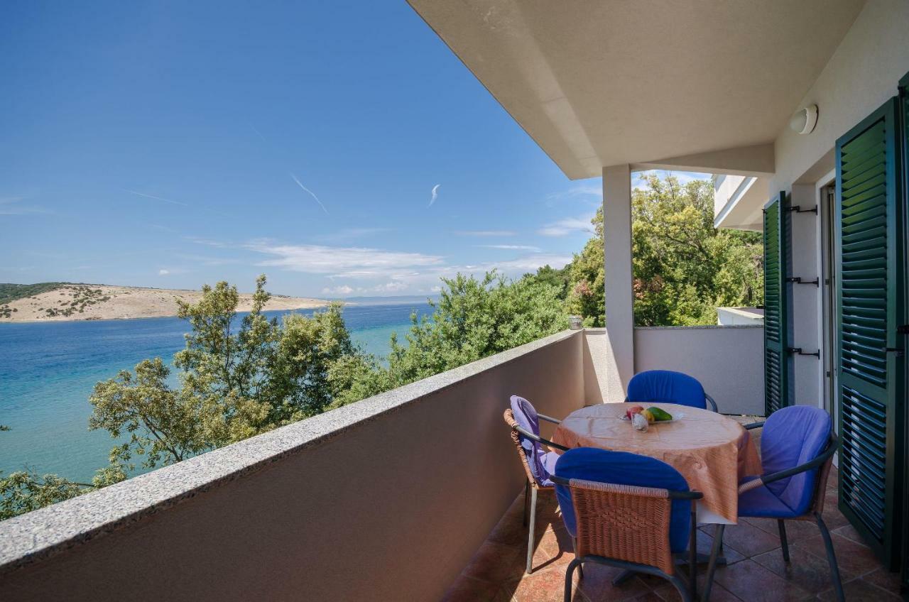 Apartment By The Sea In